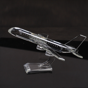 Kryształowe modele samolotów jako prezenty dla nauczycieli na zakończenie studiów